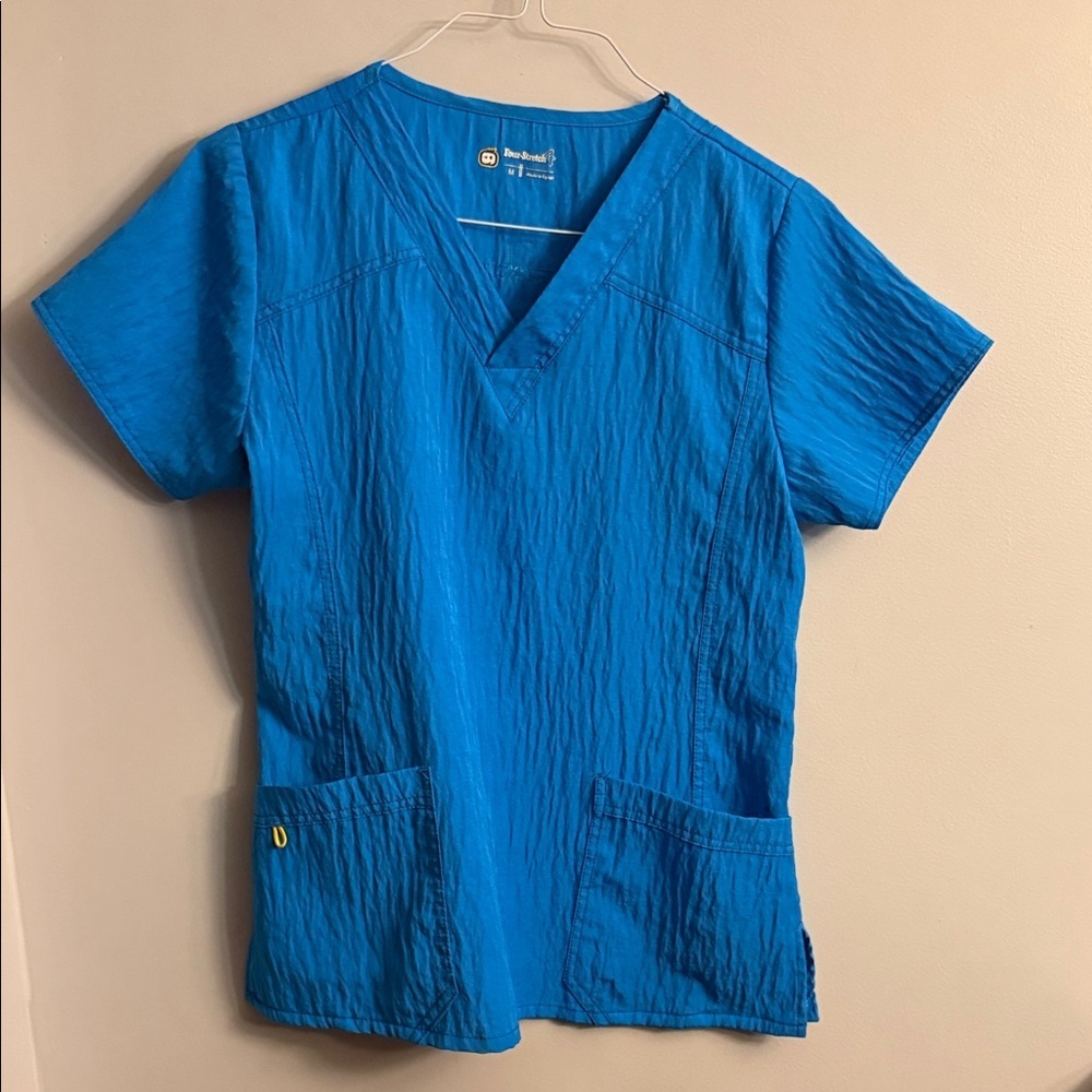 WonderWink Textured V-Neck Scrub Top in Bright Blue